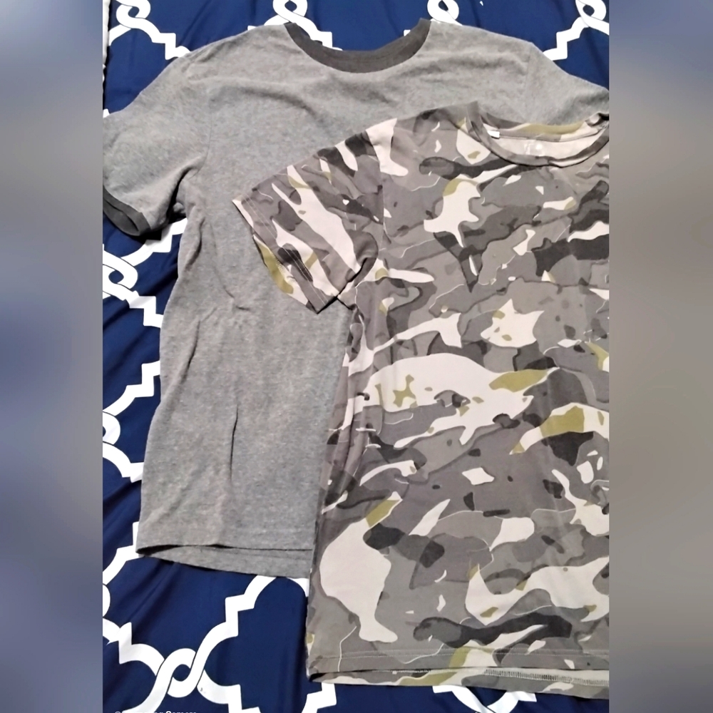 💚2 🤑🤑for the price of 🤑🤑1💚 Mens tees size large
